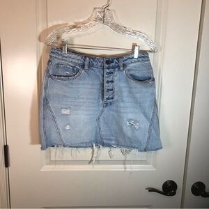 Free people We the free light wash denim mini skirt button fly distressed sz 28