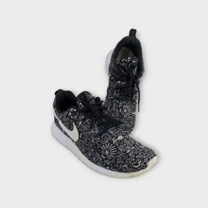 Nike Oodles Of Doodles Roshe Premium Print Size 7 Women