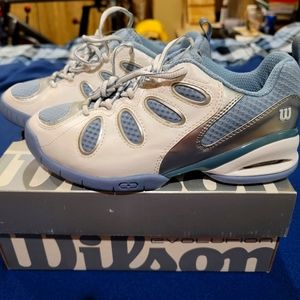 NEW Wilson women's white and blue tennis shoes