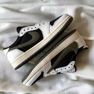 TravisScott x Fragment Design X Air
Jordan 1 casual skateboard shoes olive-green