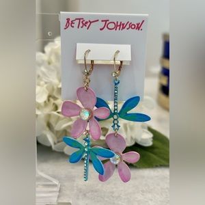 New BETSEY JOHNSON mismatch dargonfly & flower earrings