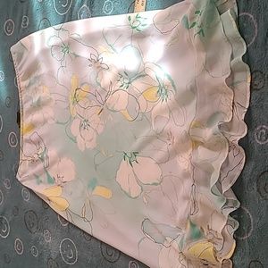 Women skirt flower print built in slip ruffled at bottom very pretty