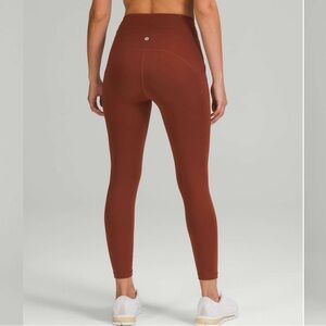 NWT - Lululemon Power Thru High-Rise Tight 25"
Date Brown - Size 4