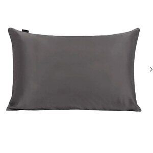 NWT THE VEGAN SATIN PILLOWCASE