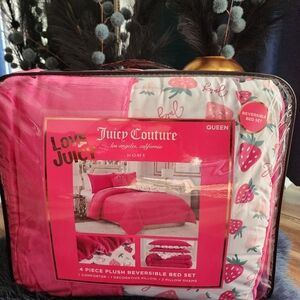 Juicy Coulture 4 Piece Plush Reversible Queen bed setSoft&Cozy Hot pink New