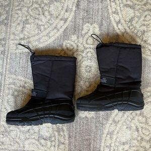 Kamik black snow boots