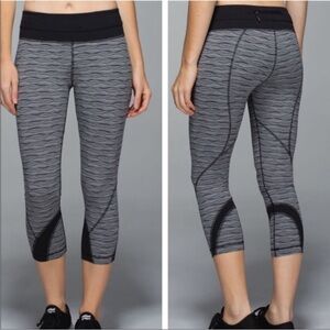 Lululemon Run: Inspire Crop Leggings Textured Wave Black Silver Spoon Size 6