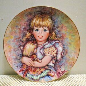 Wedgwood "Cherish" Collector Plate by Mary Vickers 1978 Limited Ed. 3880/24000