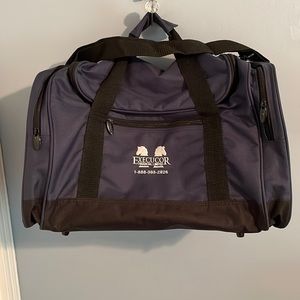 Overnight/weekend duffle bag in navy & black like New!