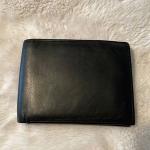 Men’s Brookstone black bifold leather wallet