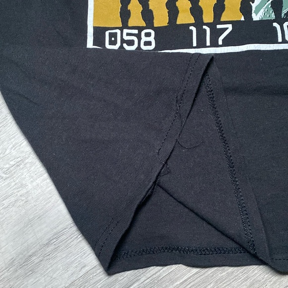 Halo Infinite UNSC Master Chief Graphic Tee - Picture 3 of 5