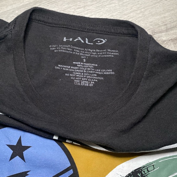 Halo Infinite UNSC Master Chief Graphic Tee - Picture 4 of 5