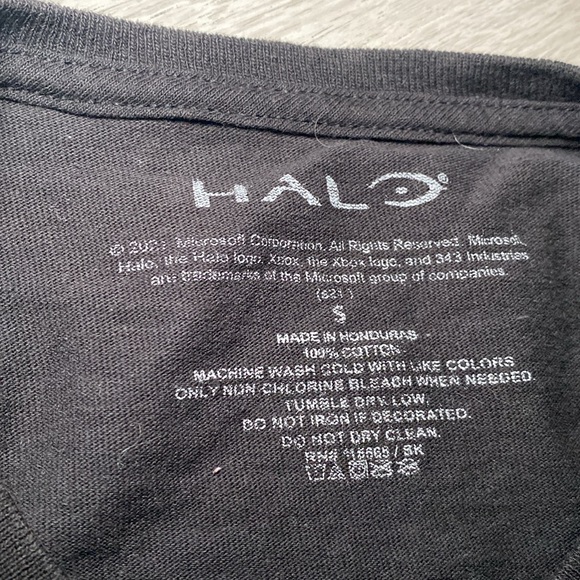 Halo Infinite UNSC Master Chief Graphic Tee - Picture 5 of 5