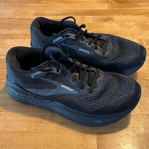 Women’s Brooks Ghost Max Wide Running Shoes