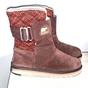 Sorel Womens Newbie Suede Fabric Snow Boots Rust or Red Size 7