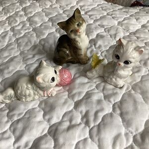 TRIO OF TINY VINTAGE PORCELAIN CATS