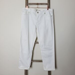 ⭐️40% Off⭐️ Levi's White Boyfriend Jeans