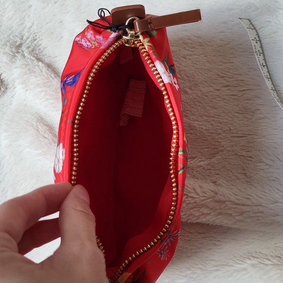 NWT! Red Floral Medium Pouch! - Picture 8 of 8