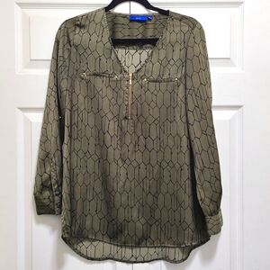 Apt8 long sleeved blouse size M. Green with Geometric print top ladies shirt