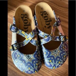 - 🤗New BLUE & YELLOW ABSTRACT CLOGS Brand Goby size 38