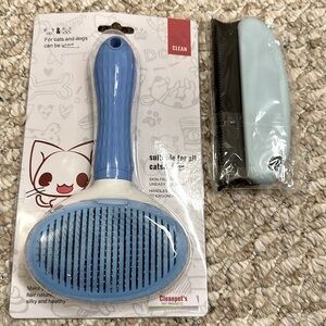 🌸HOST PICKED🌸Cat brush and or dog brush for grooming light blue brand new