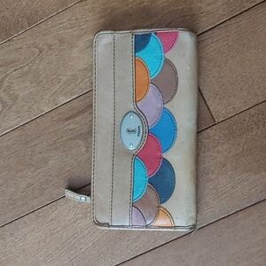 Fossil  Scalloped Patchwork Zippered Wallet