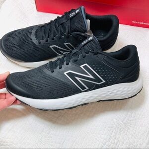 New Balance black mesh 520 Sz10. Nearly new with box