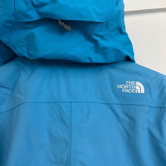 THE NORTH FACE womens size medium waterproof breathable jacket - Picture 3 of 12