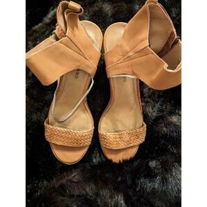 Lucky Brand | Pomee tan  Leather Braided Round Wood Heel Open Toe Sandal 7.5