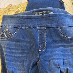 Rock and Republic Fever pull on jeans. Skinny. New condition. Dark blue Size 16