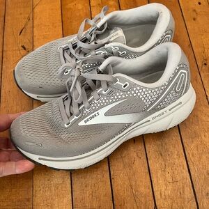 Brooks Ghost gray sneakers