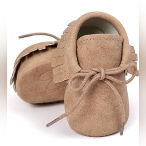 NWT Baby Girl's Pre walker soft sole khaki moccasins, US size 4, brand size 6-12