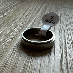 NEW - Size 9 - 💍 Anti-Anxiety Ring