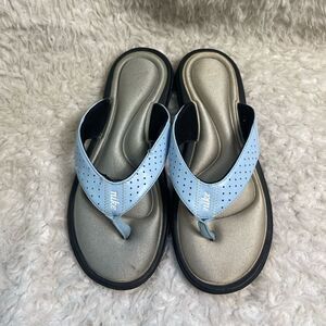 Nike comfort footbed Baby Blue thong sandals with gray cushion insole size 7.