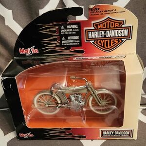 New‎ In Box Harley Davidson Diecast Motorcycle 2006 Series 22 Lot Of 2.