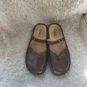 Alegria Leather brown wedge clogs with gold tone studs accents Size 40 US 9.5