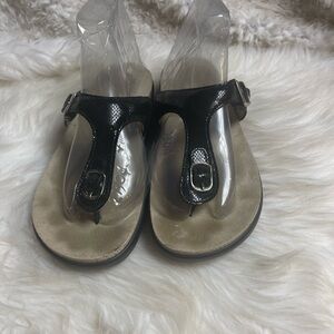 SAS leather patent black snake skin print thong sandals silver tone buckle SZ10