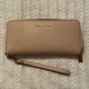 Michael Kors Continental leather wristlet in soft pink- great condition