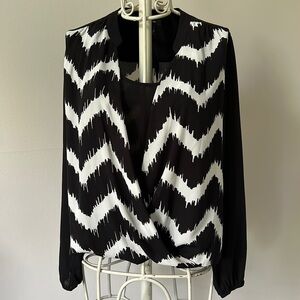 Alfani black and white blouse