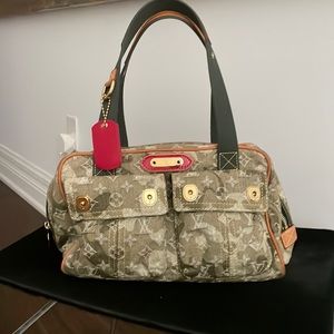 Authentic and rare Limited Edition Louis Vuitton X Takashi Murakami.