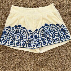 Alythea White Dress Shorts with Blue Embroidery Side Zip Women's Size Small