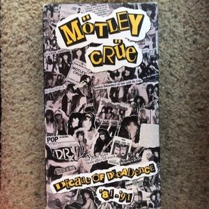 Motley Crue VHS decade of decadence 81-91