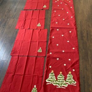 Pottery Barn Christmas tree snow flake Crewel table runner with 4 placemats