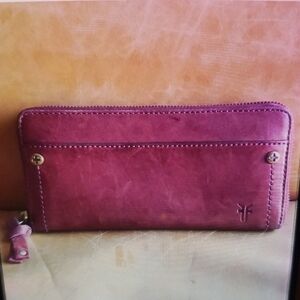 Vintage FRYE distressed genuine leather zip wallet