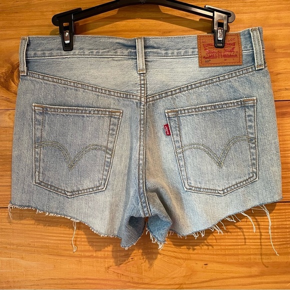 Levi’s 501 Mid Rise Raw Hem Denim Jean Cutoff Shorts 27 - Picture 2 of 8