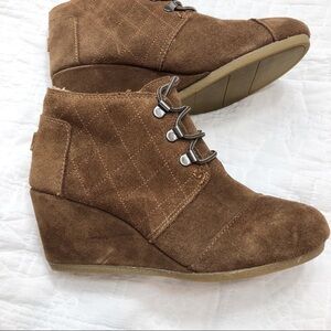 Tom’s Kala brown suede wedge booties sz6.5