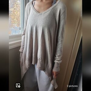 Women's vneck sweater