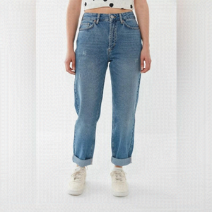 Bdg High-Waisted Mom Jeans Size 26