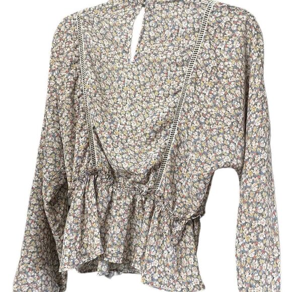 ❣️5/$50 Sienna Sky Size Small Woman’s Blouse, Blue floral with cut out details - Picture 4 of 4