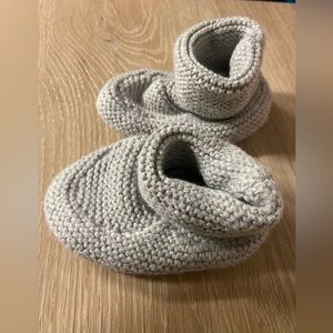 Baby Gap Grey Brannan Knit Booties • Size 3-6 Month